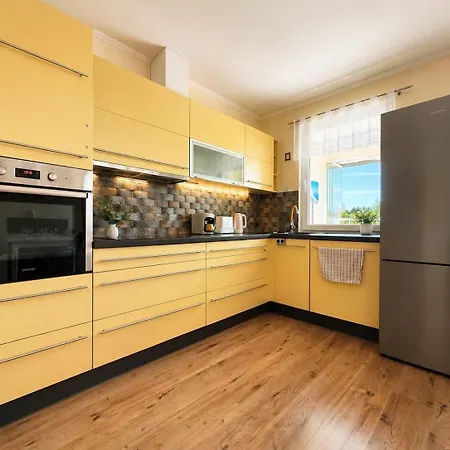 Family - Sunny Terrace - 3 Bedrooms - Ac Apartment Marianske Lazne