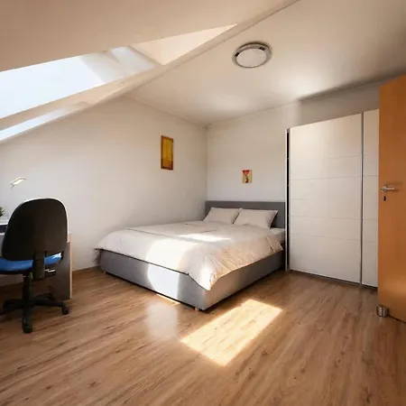 Family - Sunny Terrace - 3 Bedrooms - Ac Apartment