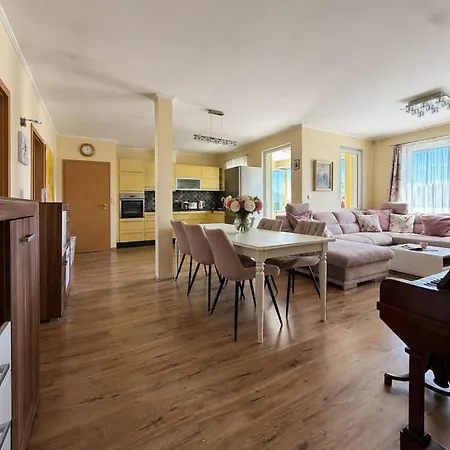 Family - Sunny Terrace - 3 Bedrooms - Ac Marianske Lazne
