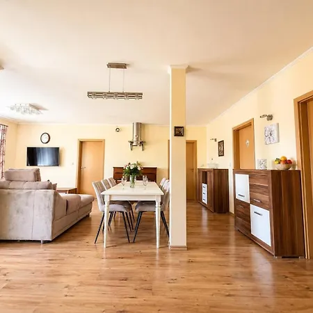 Family - Sunny Terrace - 3 Bedrooms - Ac Apartment