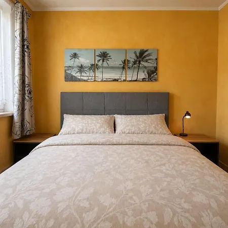 Family - Sunny Terrace - 3 Bedrooms - Ac Apartment *
