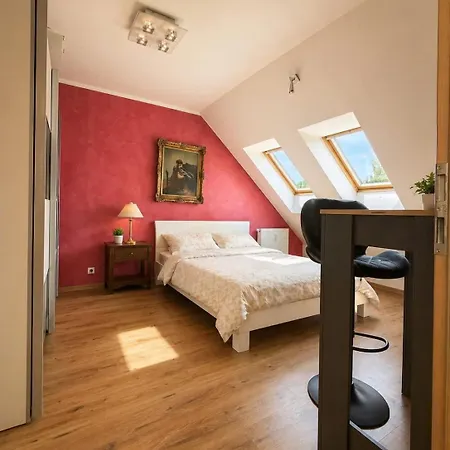 Family - Sunny Terrace - 3 Bedrooms - Ac * Marianske Lazne