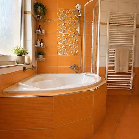 Family - Sunny Terrace - 3 Bedrooms - Ac Apartment *